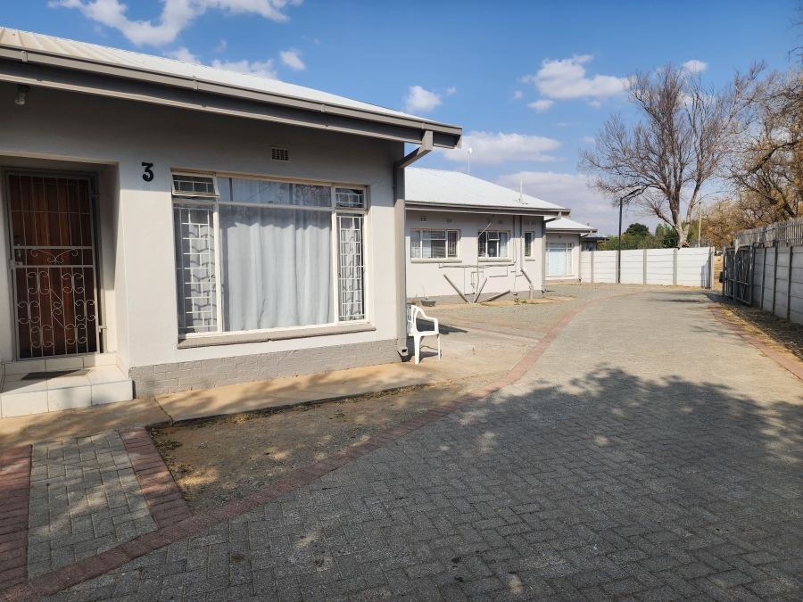 3 Bedroom Property for Sale in Seemeeupark Free State